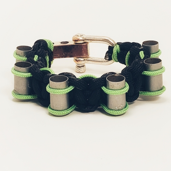 Handmade paracord bracelet - Picture 2 of 3